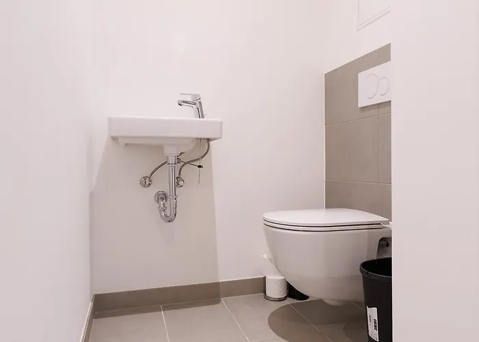 Brand New With Free Parking Vienna