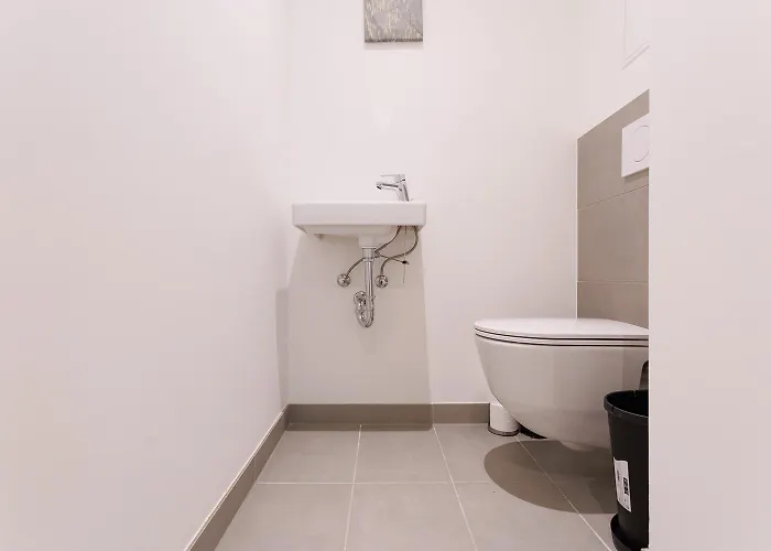 Brand New With Free Parking * Vienna