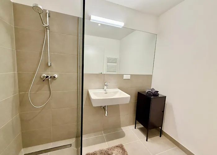 Brand New With Free Parking Appartamento *