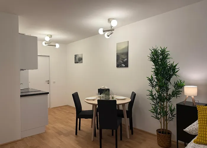 Brand New With Free Parking Appartamento
