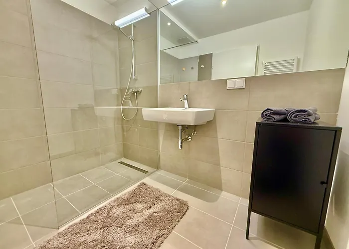 Brand New With Free Parking * Vienna